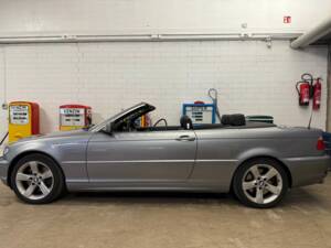 Image 18/19 of BMW 330Ci (2003)