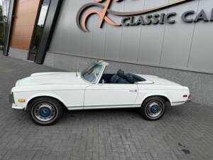 Image 16/50 of Mercedes-Benz 280 SL (1971)
