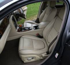 Image 33/50 de Jaguar XJ 8 4.2 (2009)