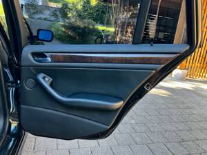 Image 17/21 of ALPINA B3 3.3 Allrad Touring (2002)