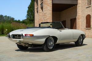 Bild 10/50 von Jaguar E-Type (1968)