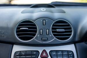 Image 38/50 of Mercedes-Benz CLK 55 AMG (2003)