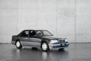 Bild 19/50 von Mercedes-Benz E 500 (1993)