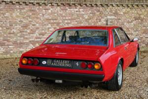 Image 12/50 de Ferrari 365 GT4 2+2 (1974)