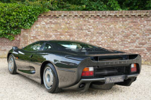 Image 2/50 of Jaguar XJ 220 (1993)