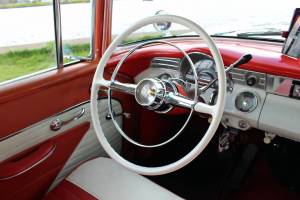 Image 22/37 of Pontiac Chieftain (1956)