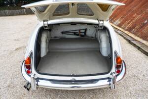Bild 38/51 von Jaguar 240 (1968)