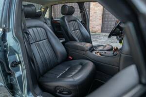 Image 31/50 de Jaguar XJ 8 Executive (1997)