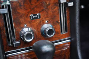 Image 15/27 of Mercedes-Benz 500 SLC (1980)