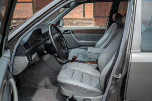 Image 21/66 of Mercedes-Benz 200 TE (1989)