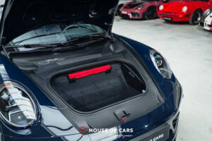 Image 17/50 of Porsche 911 Carrera 4S &quot;Belgian Legend Edition&quot; (2020)