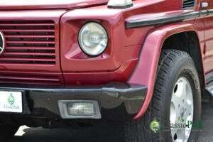 Immagine 37/49 di Mercedes-Benz 230 GE (SWB) (1993)