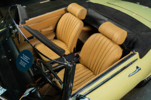 Image 22/28 of Jaguar E-Type V12 (1974)