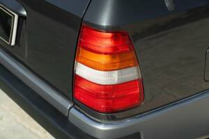 Imagen 12/50 de Mercedes-Benz 200 TE (1993)
