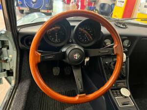 Immagine 8/20 di Alfa Romeo 2.0 Spider (1983)