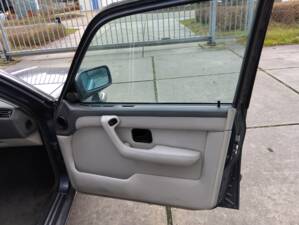 Bild 104/113 von BMW 735i (1986)