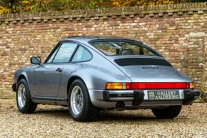 Immagine 2/50 di Porsche 911 Carrera 3.2 "25 years 911" (1988)