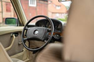 Image 27/81 of Mercedes-Benz 280 SE (1979)
