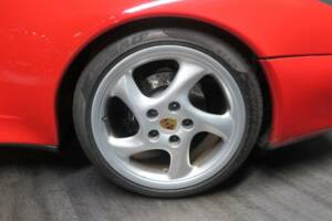 Immagine 38/43 di Porsche 911 Carrera (1997)