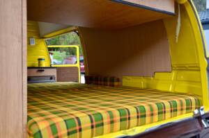 Image 12/18 of Volkswagen T2b panel van (1978)