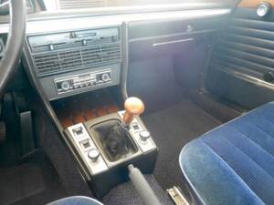 Image 13/26 of BMW 3.0 CSi (1973)