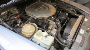 Afbeelding 14/17 van Mercedes-Benz 560 SL (1987)