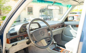 Imagen 49/64 de Mercedes-Benz 500 SEL (1984)