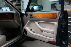 Bild 20/29 von Jaguar XJ6 3.2 Executive (1997)