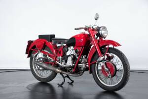 Image 6/50 de Moto Guzzi 250 SS (1950)