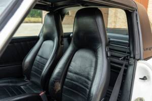 Afbeelding 32/45 van Porsche 911 Carrera 3.2 (WTL) (1988)