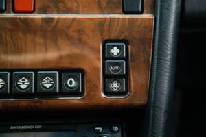 Image 38/50 of Mercedes-Benz 300 CE-24 (1991)