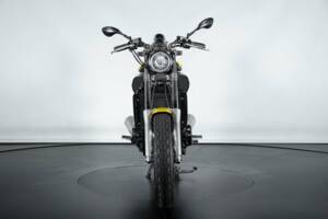 Imagen 6/25 de Yamaha DUMMY (1999)