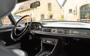 Image 53/88 of Peugeot 404 Coupé (1968)