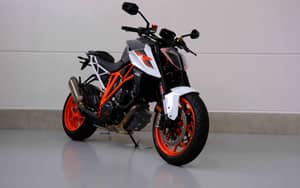 Image 16/83 of KTM 1290 Super Duke R (2018)