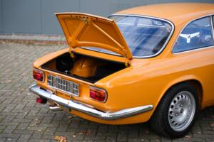 Image 23/38 of Alfa Romeo Giulia GT 1300 Junior (1968)