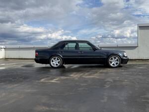 Bild 6/20 von Mercedes-Benz E 500 Limited (1994)
