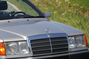 Image 21/39 of Mercedes-Benz 300 CE-24 (1992)