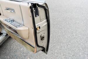 Bild 33/100 von Lincoln Continental Convertible (1965)