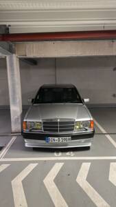 Immagine 10/49 di Mercedes-Benz 190 E (1990)