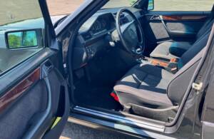 Bild 7/41 von Mercedes-Benz E 220 T (1995)