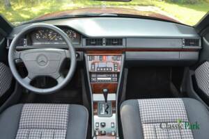 Bild 14/50 von Mercedes-Benz E 200 (1994)
