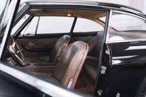 Image 9/100 of Ferrari 330 GT 2+2 (1965)