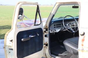Image 24/52 of Ford F-100 (1967)