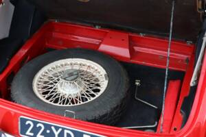 Image 22/50 of MG MGB GT (1974)