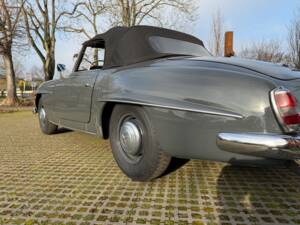 Image 3/25 de Mercedes-Benz 190 SL (1961)