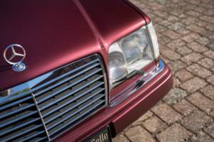 Bild 6/42 von Mercedes-Benz E 200 (1997)