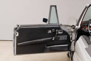 Image 23/45 of Mercedes-Benz 250 SE (1967)