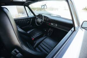 Bild 18/29 von Porsche 911 Carrera 3.2 (1989)