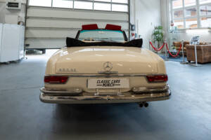 Image 6/37 of Mercedes-Benz 250 SE (1966)