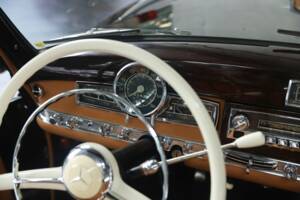 Image 34/50 of Mercedes-Benz 300 Cabriolet D (1952)